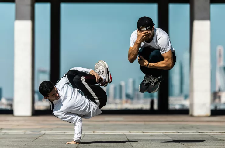 breakdancers